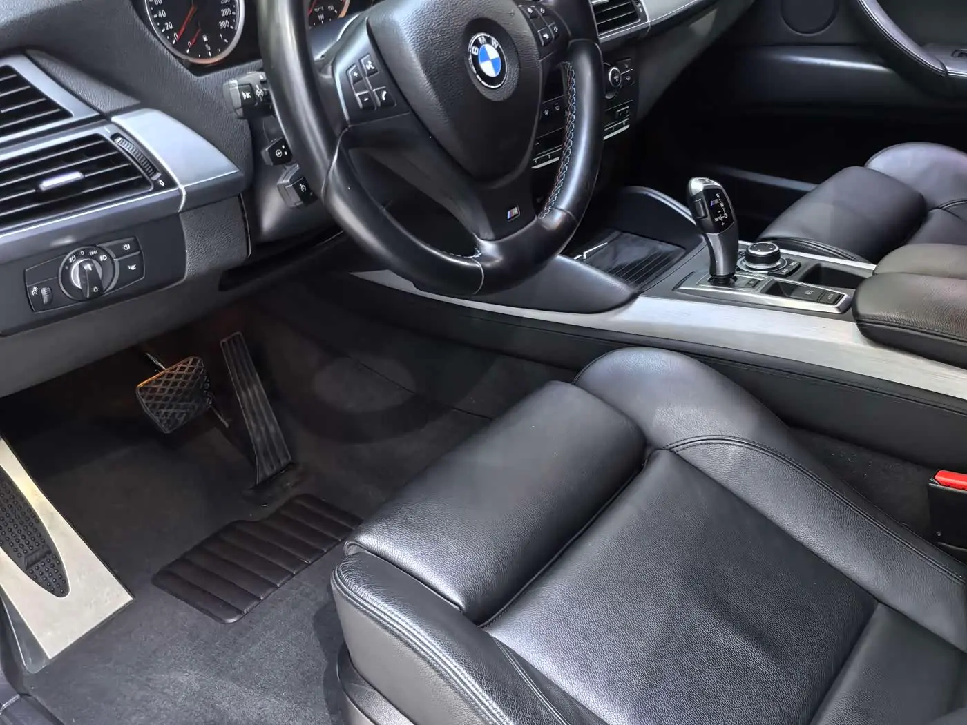 BMW X5 M 2011 — Photo 3/10