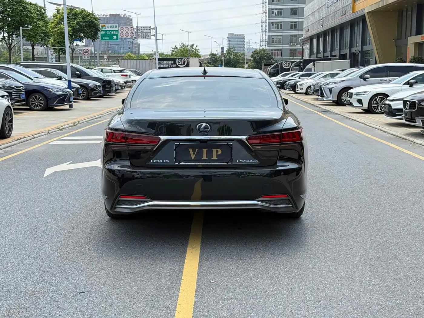 Lexus LS 2021 — Photo 10/11