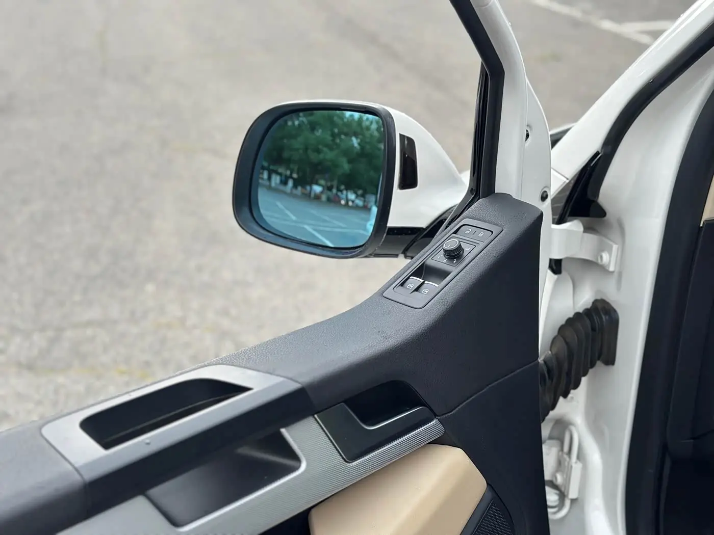 Volkswagen Multivan 2017 — Şəkil 20/20