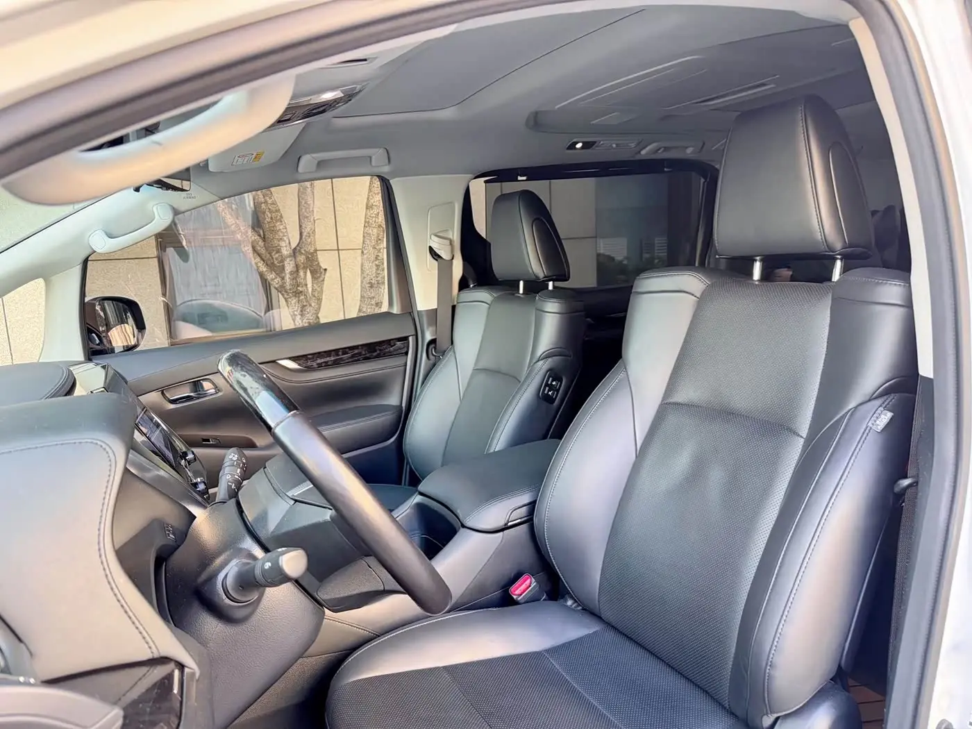 Toyota Vellfire 2021 — Photo 10/12
