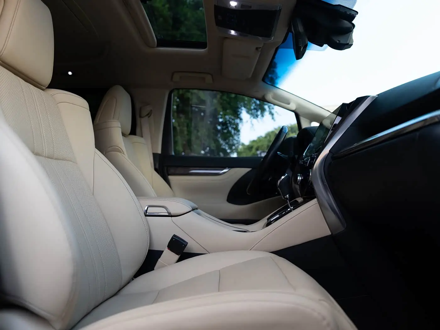 Toyota Alphard 2021 — Photo 9/16
