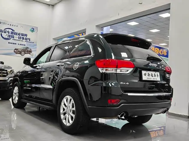 Jeep Grand Cherokee 2016 — Фото 4/13