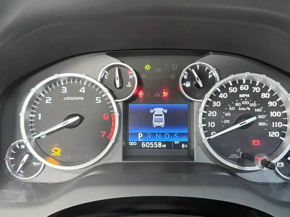 Toyota Tundra 2015 — Photo 6/20