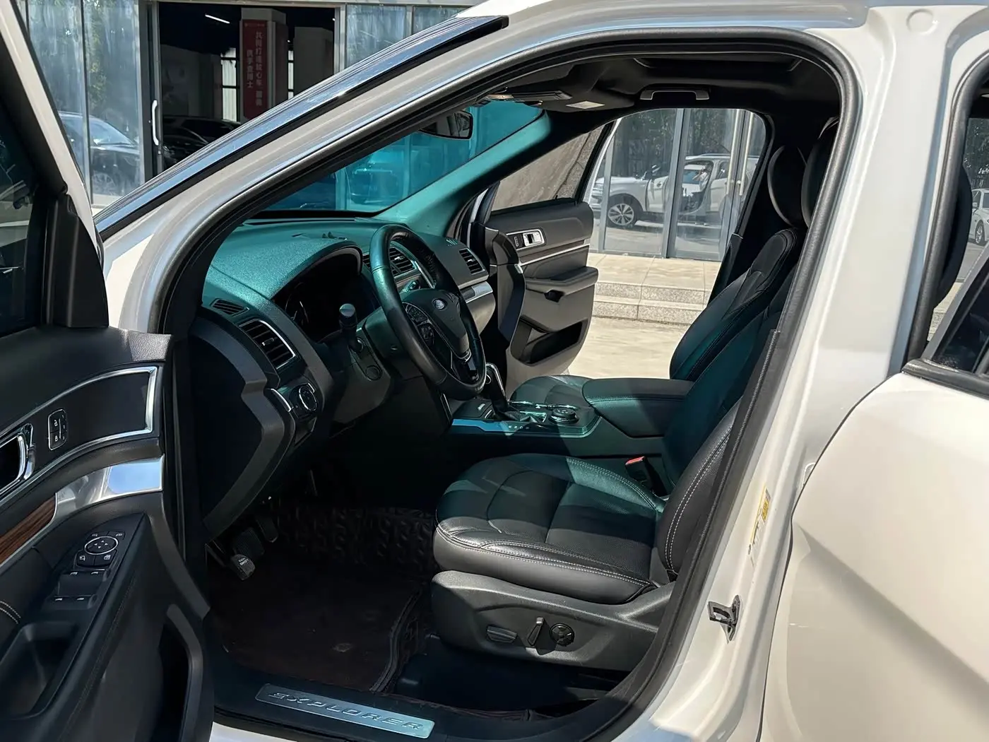 Ford Explorer 2019 — Photo 7/12