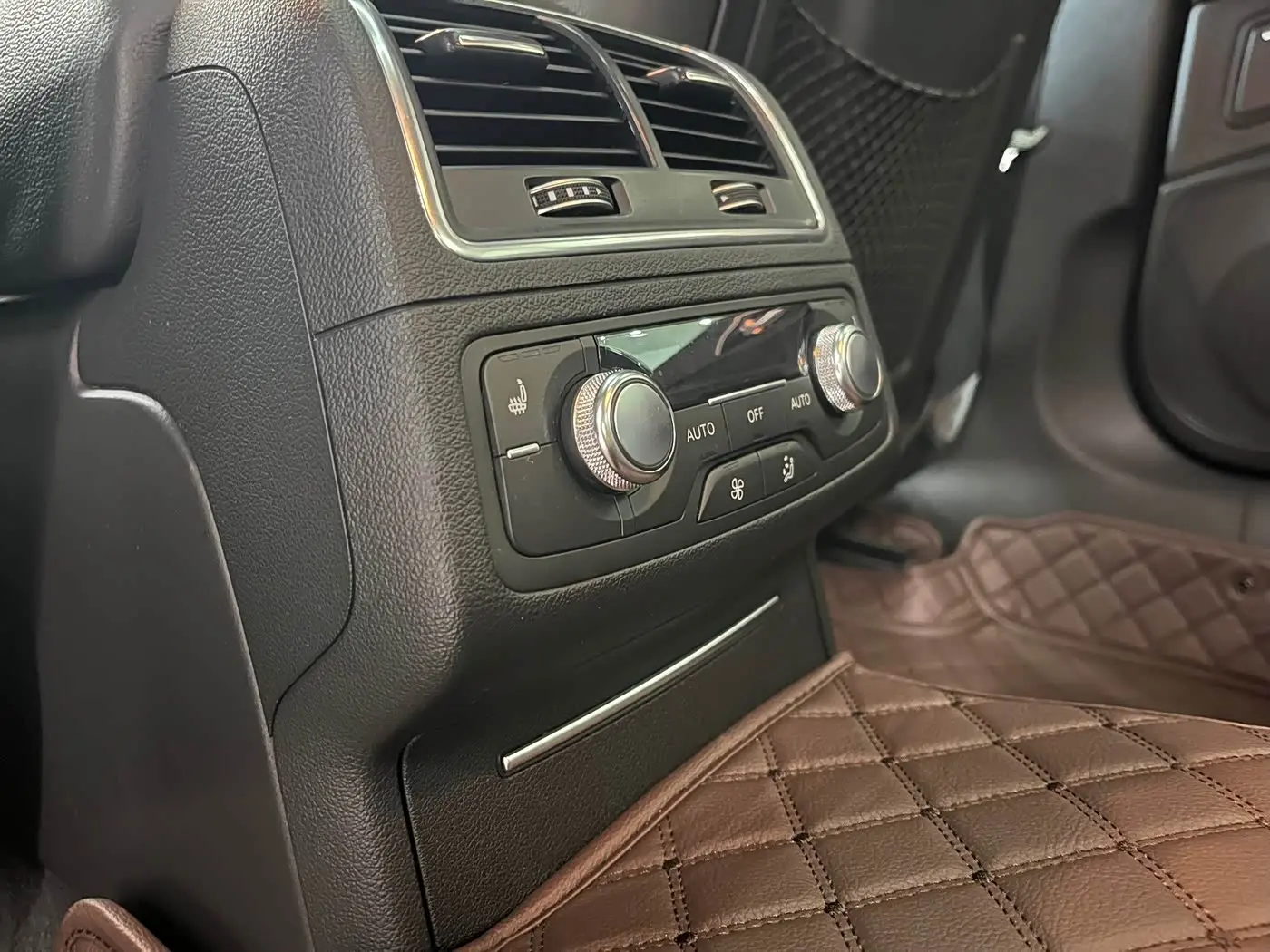 Audi A6L 2017 — Photo 12/16