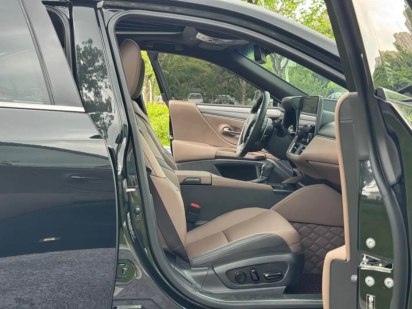 Lexus ES 2024 — Photo 7/16