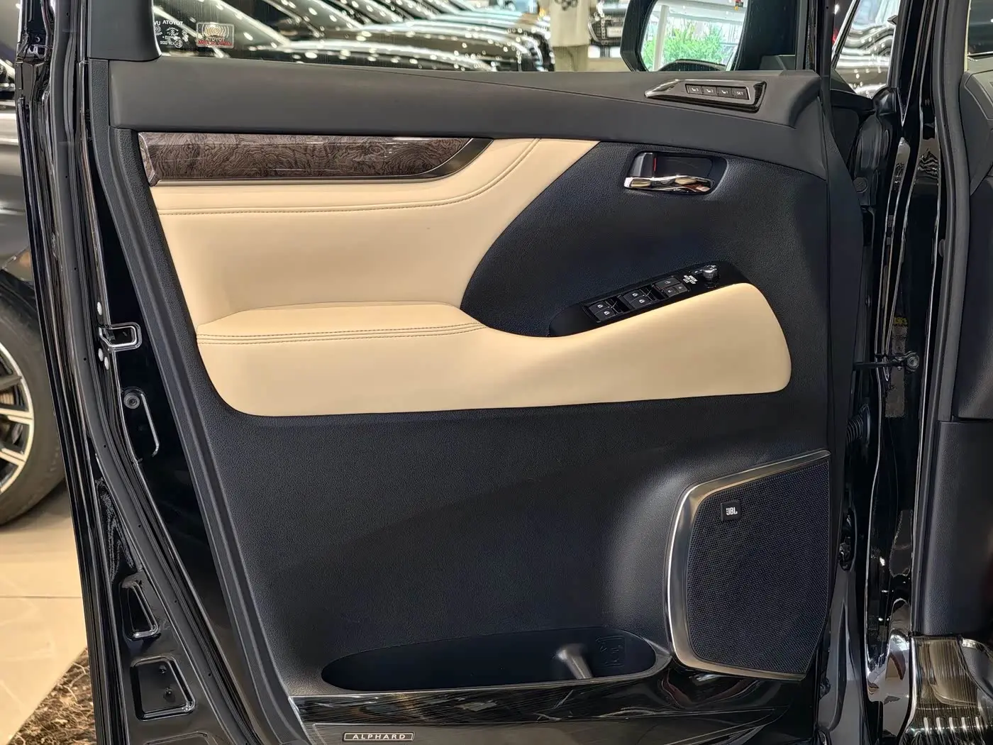Toyota Alphard 2018 — Şəkil 4/20