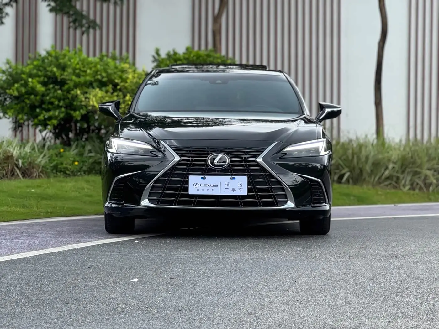 Lexus ES 2024 — Photo 2/16