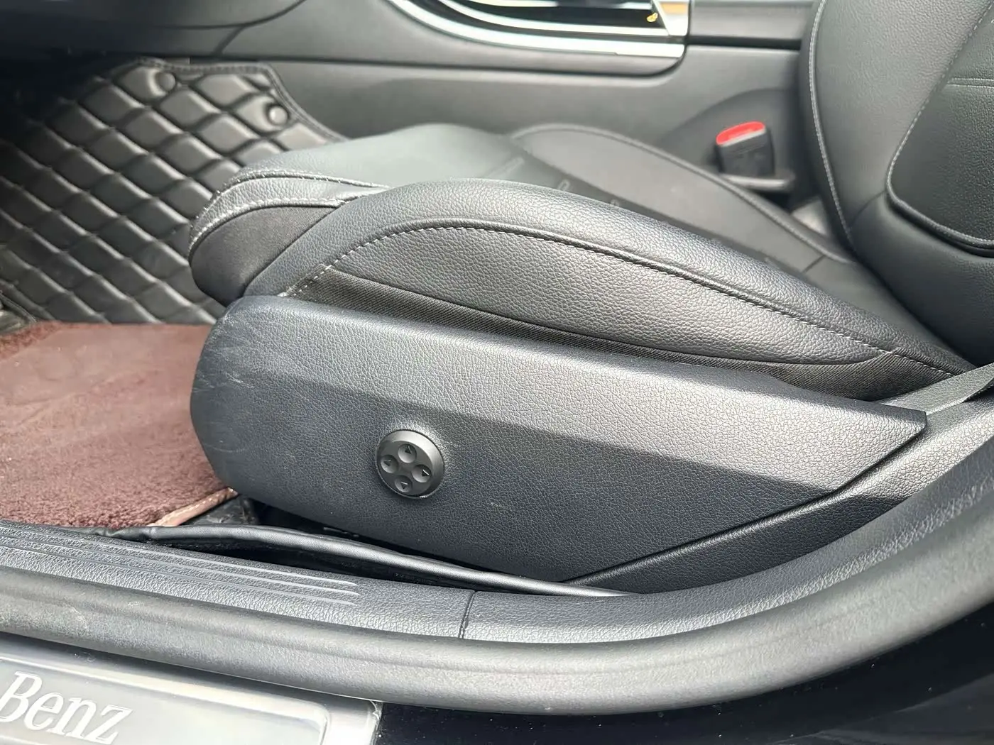 Mercedes-Benz C-Class 2023 — Фото 12/20