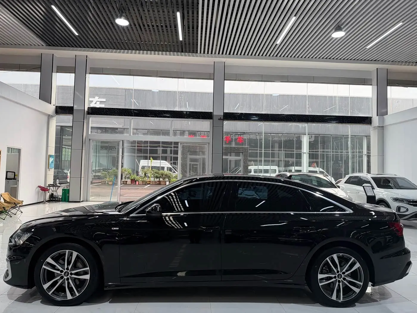 Audi A6L 2023 — Фото 3/15