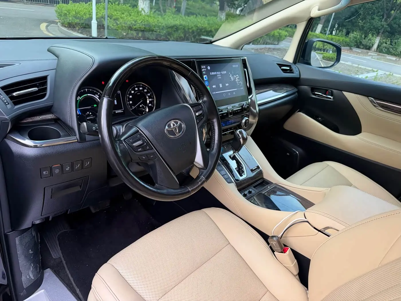 Toyota Alphard 2021 — Photo 9/18