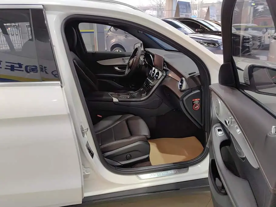 Mercedes-Benz GLC 2021 — Photo 8/16