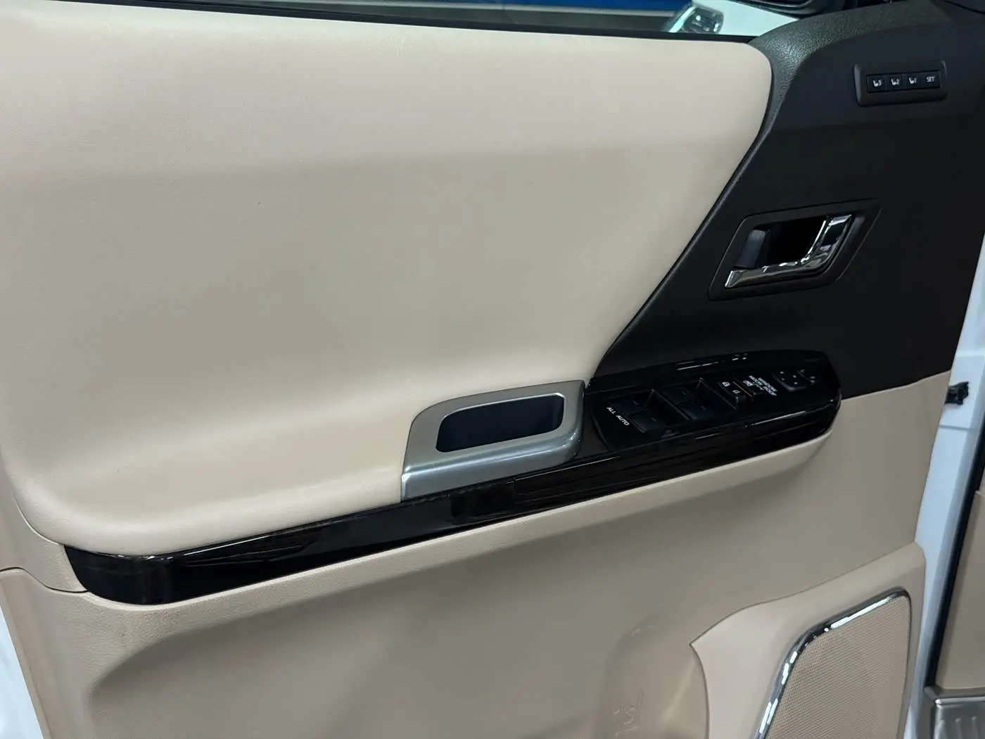 Toyota Alphard 2012 — Photo 10/20