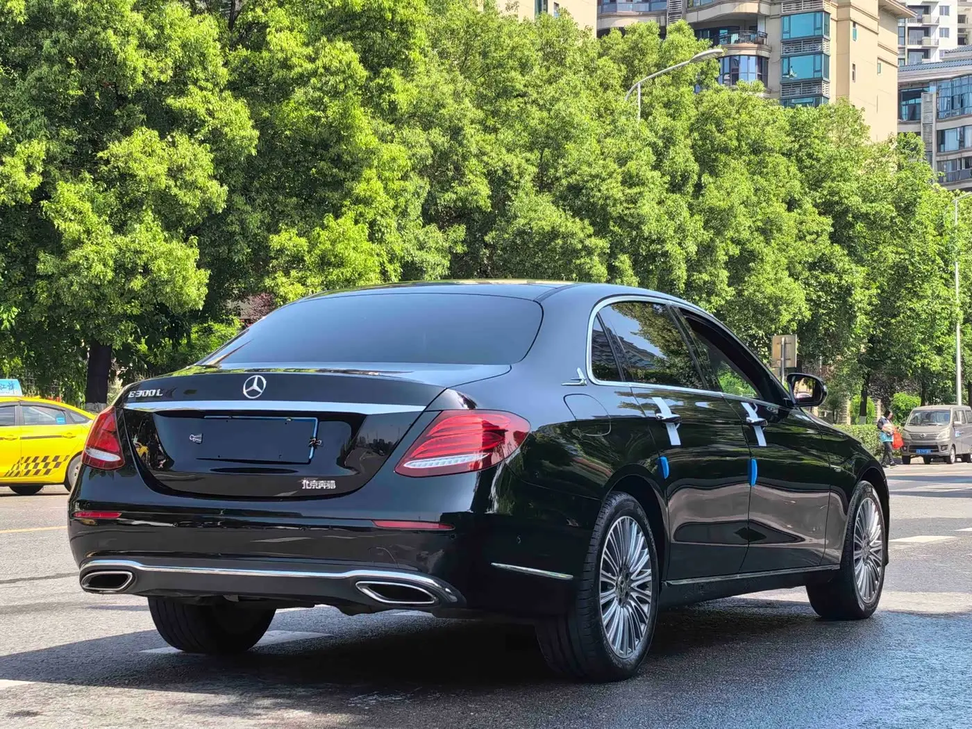 Mercedes-Benz E-Class 2020 — Photo 17/18
