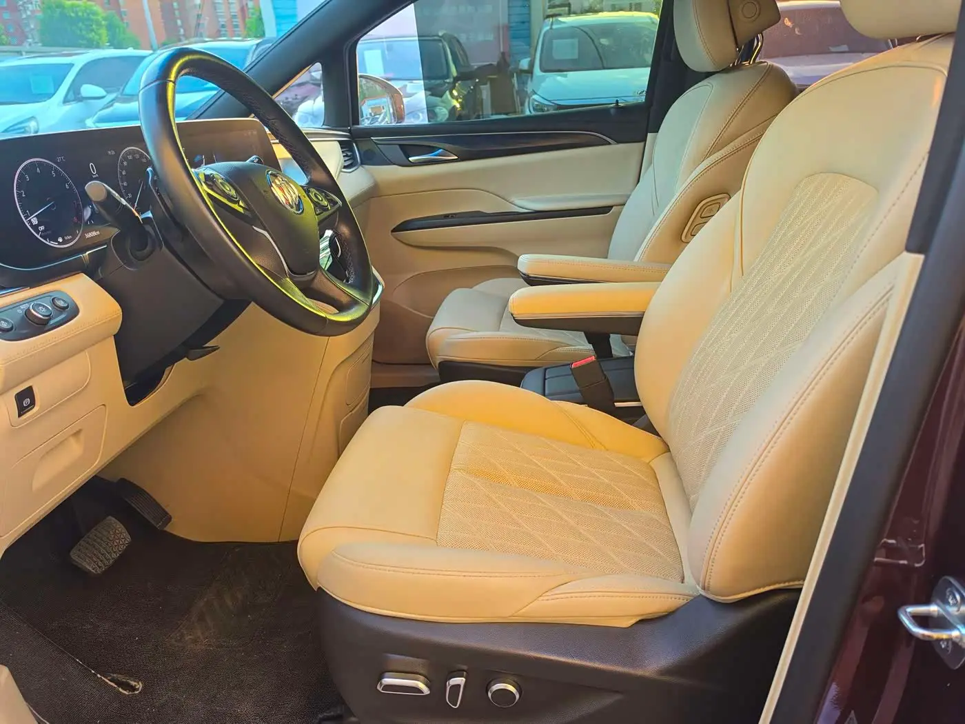 Buick GL8 2022 — Photo 3/16