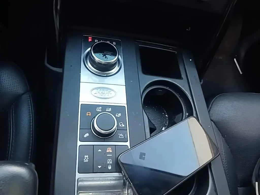 Land Rover Discovery 2021 — ფოტო 10/20