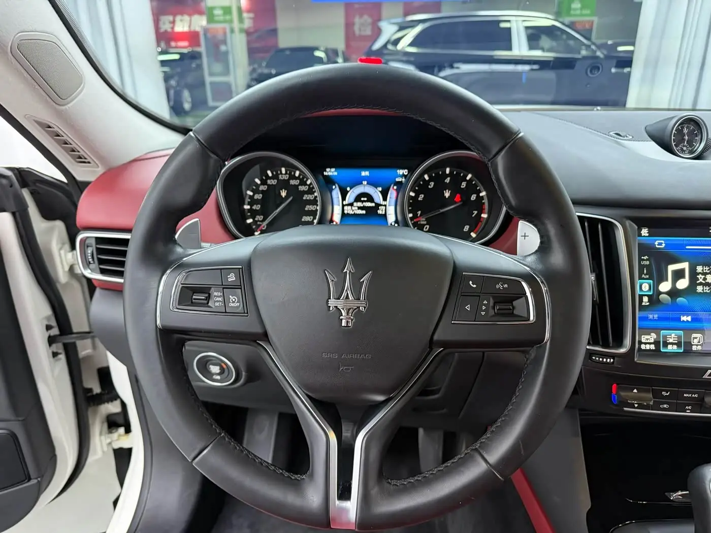 Maserati Levante 2018 — Şəkil 6/12