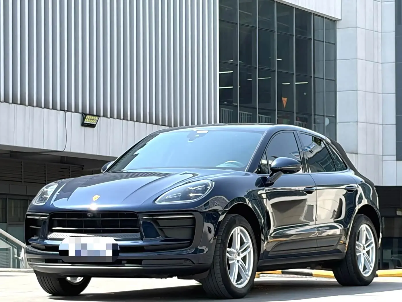 Porsche Macan 2022 — ფოტო 1/15