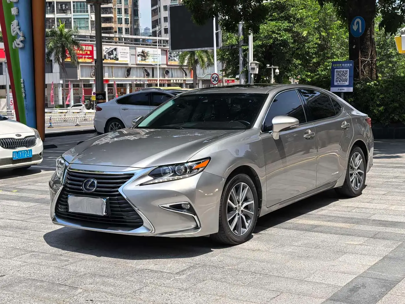 Lexus ES 2017 — Photo 1/13