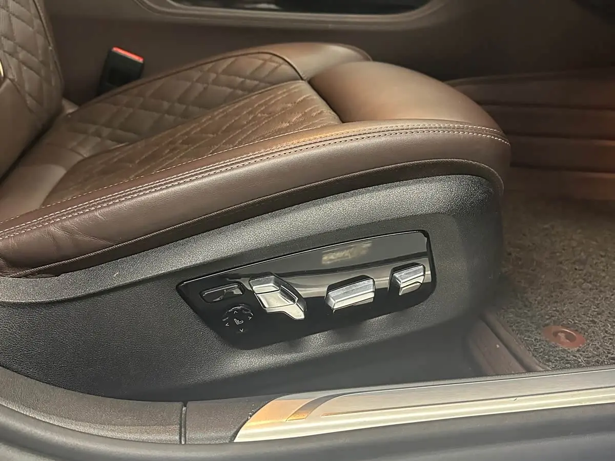 BMW 7 Series 2019 — Photo 7/19