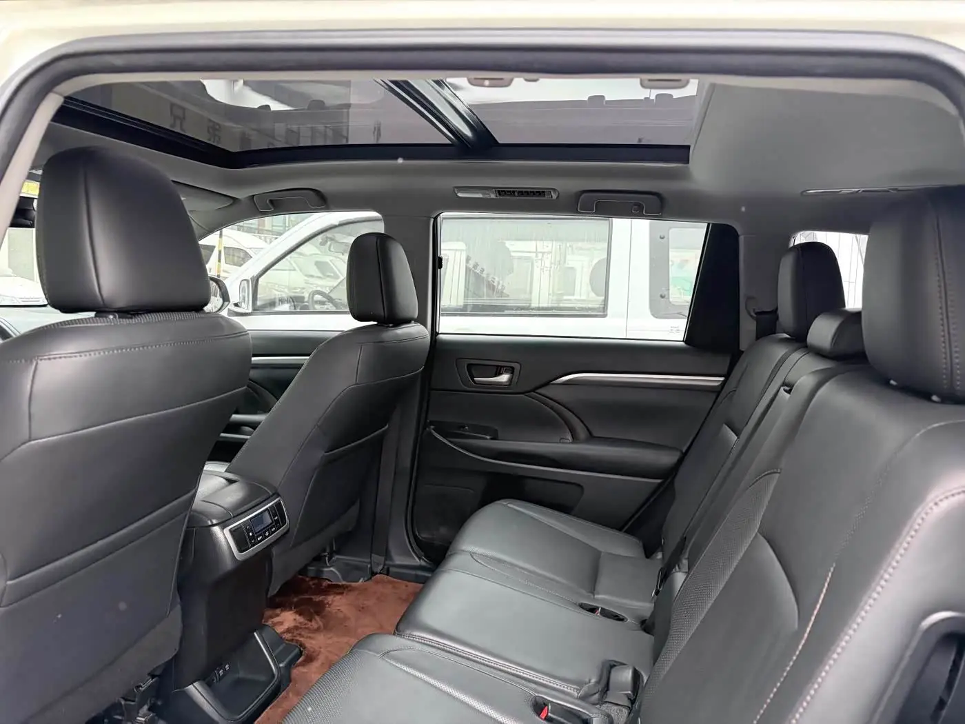 Toyota Highlander 2018 — Photo 12/20