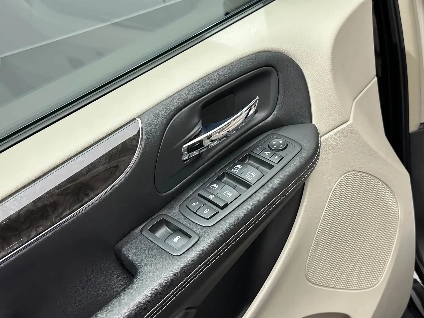 Chrysler Grand Voyager 2016 — Фото 7/20