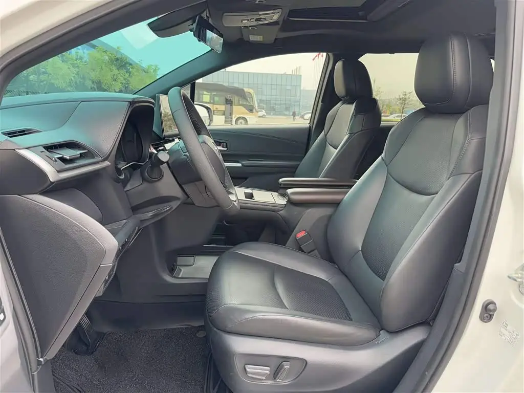 Toyota Granvia 2025 — ფოტო 5/20
