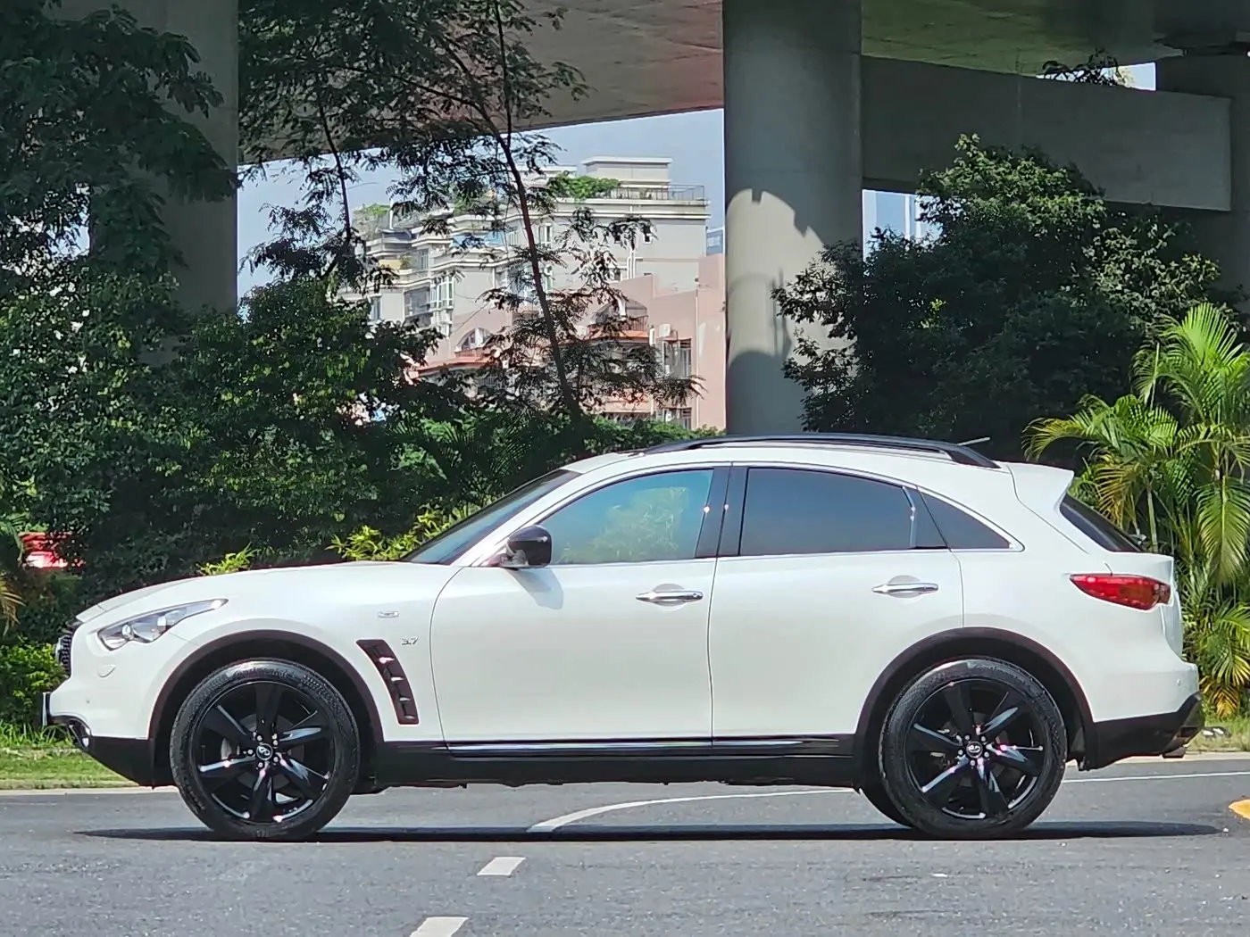 Infiniti QX70 2018 — Фото 13/13