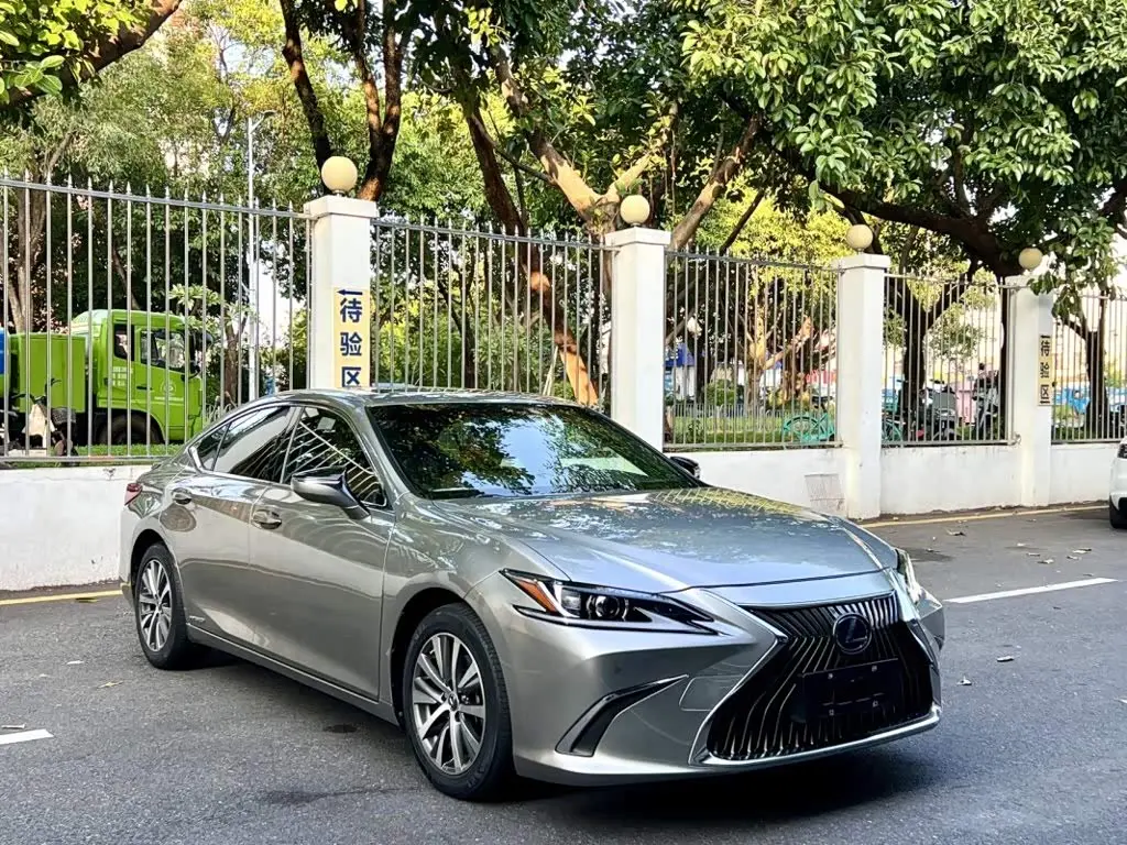 Lexus ES 2020 — Photo 3/10