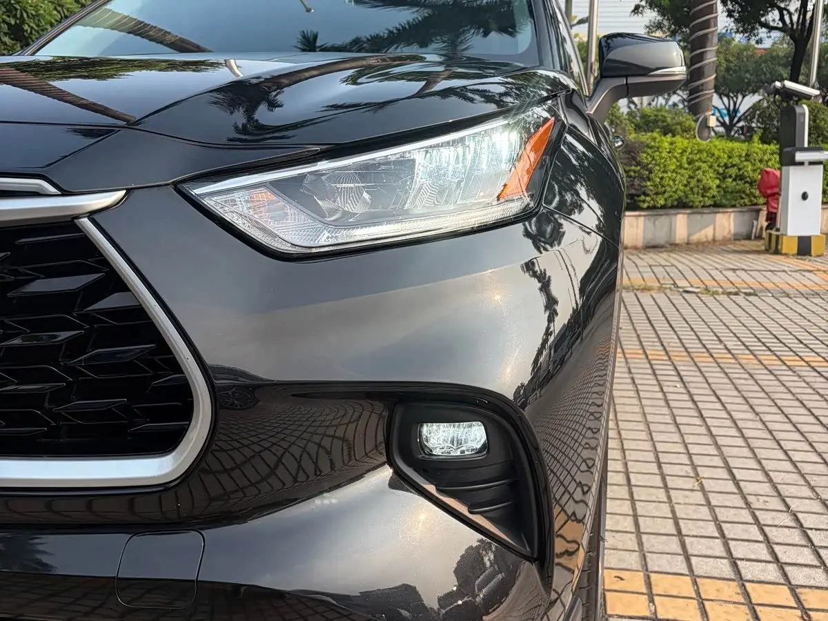 Toyota Highlander 2023 — Photo 4/20