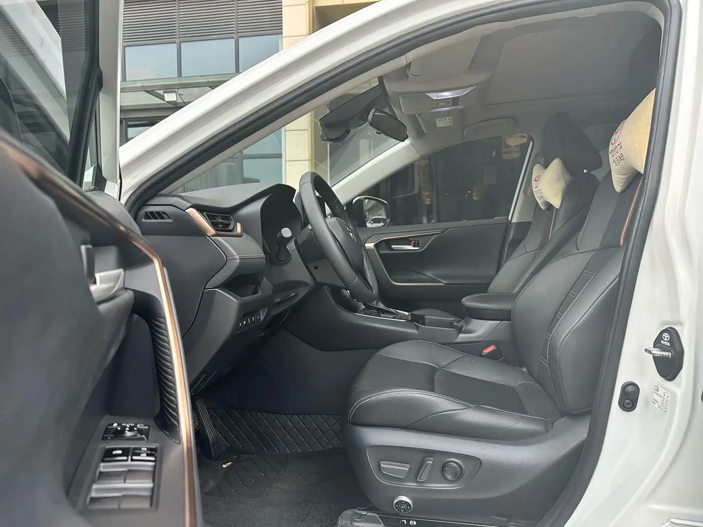 Toyota Wildlander 2024 — Photo 6/9