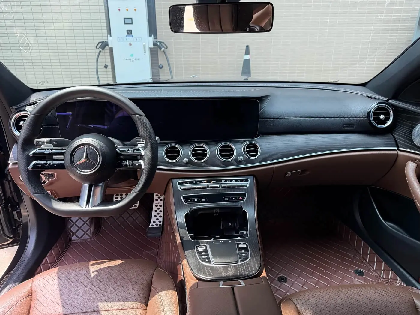 Mercedes-Benz E-Class 2021 — Photo 6/10