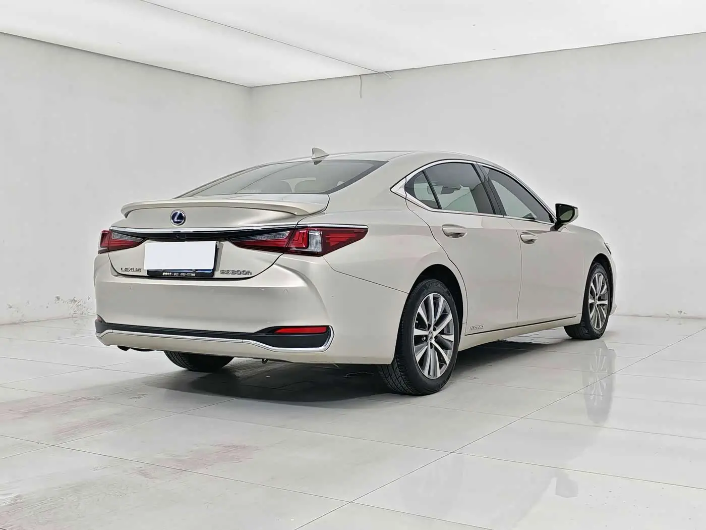 Lexus ES 2021 — Photo 4/20