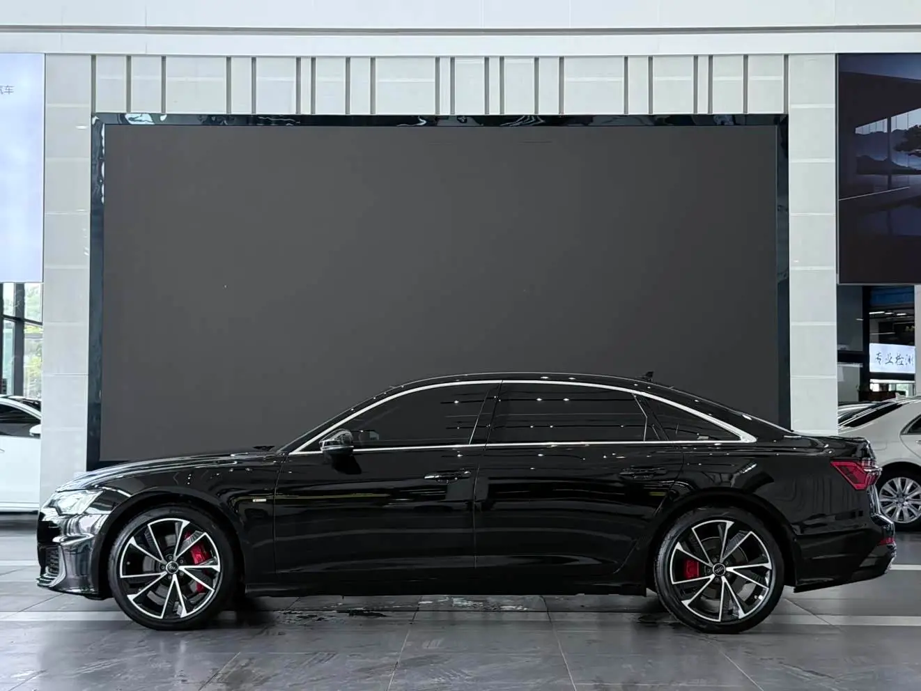 Audi A6L 2021 — Фото 3/14