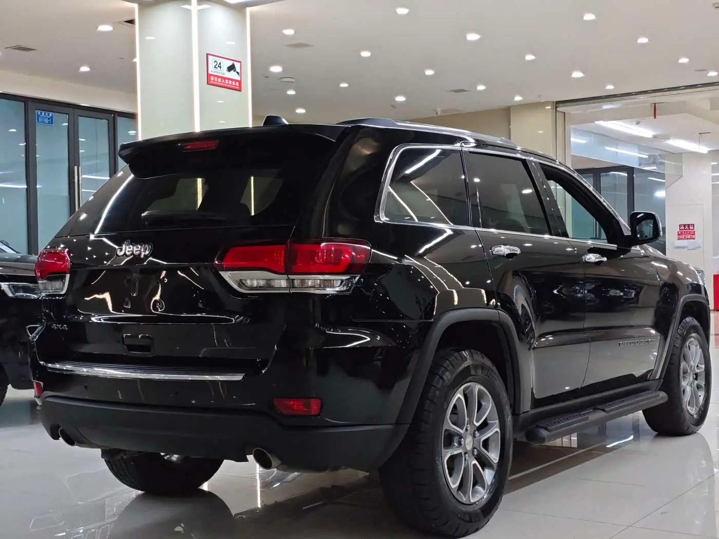 Jeep Grand Cherokee 2021 — Photo 17/20