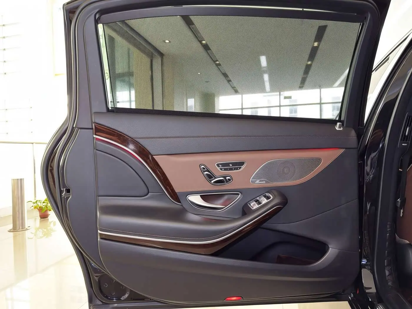 Mercedes-Benz Maybach S-Class 2017 — Photo 16/20