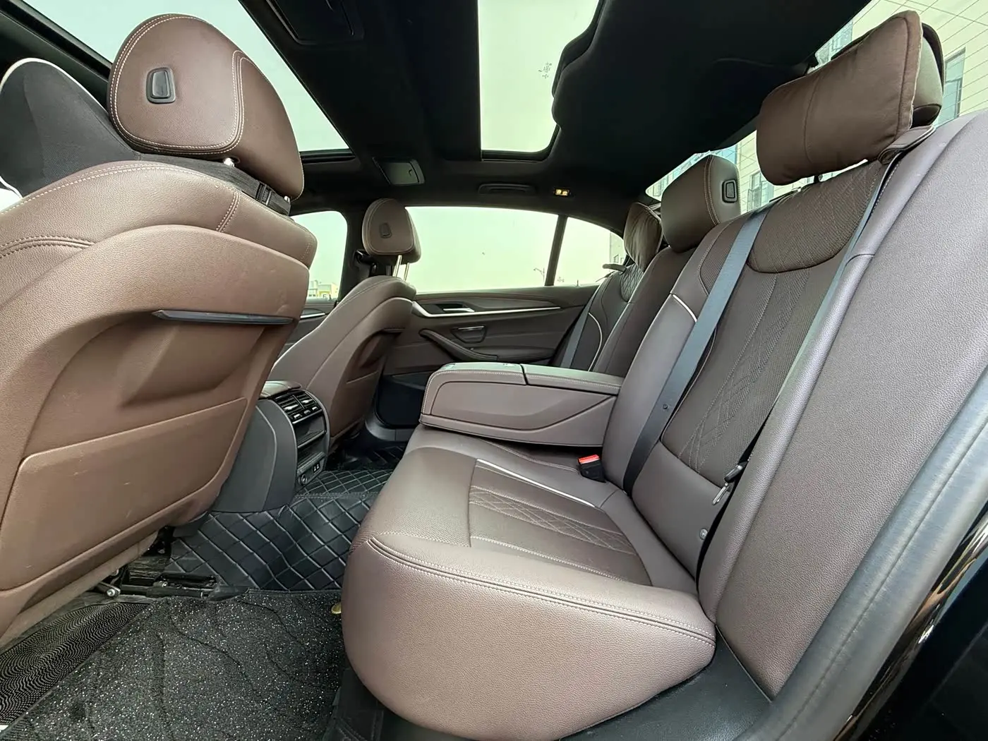 BMW 5 Series 2023 — Photo 17/20