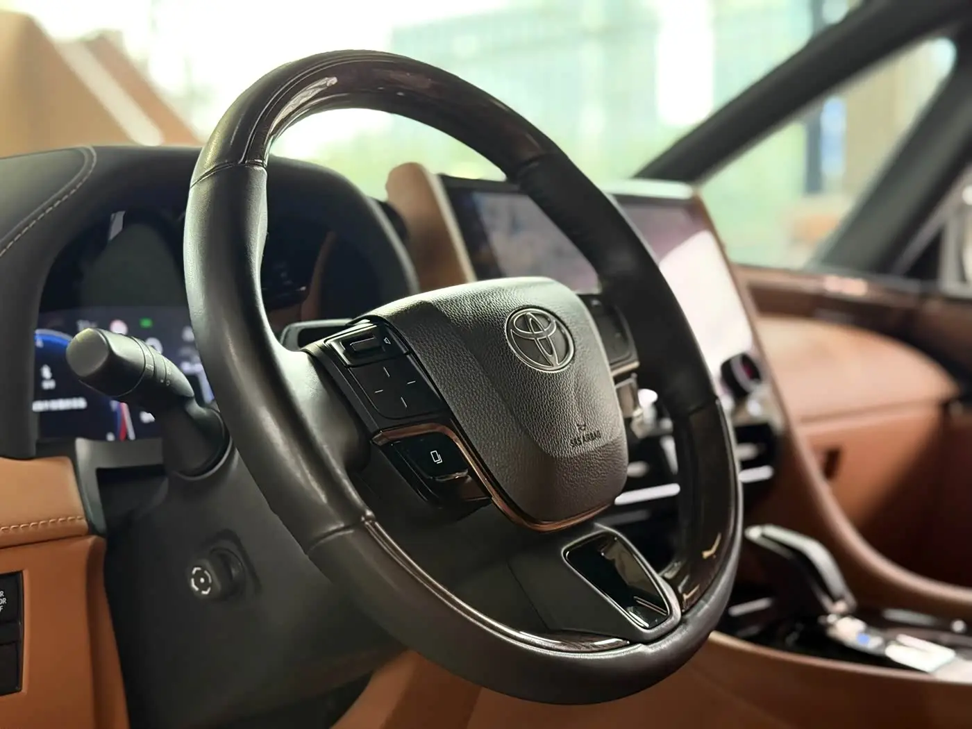 Toyota Alphard 2023 — Photo 7/20