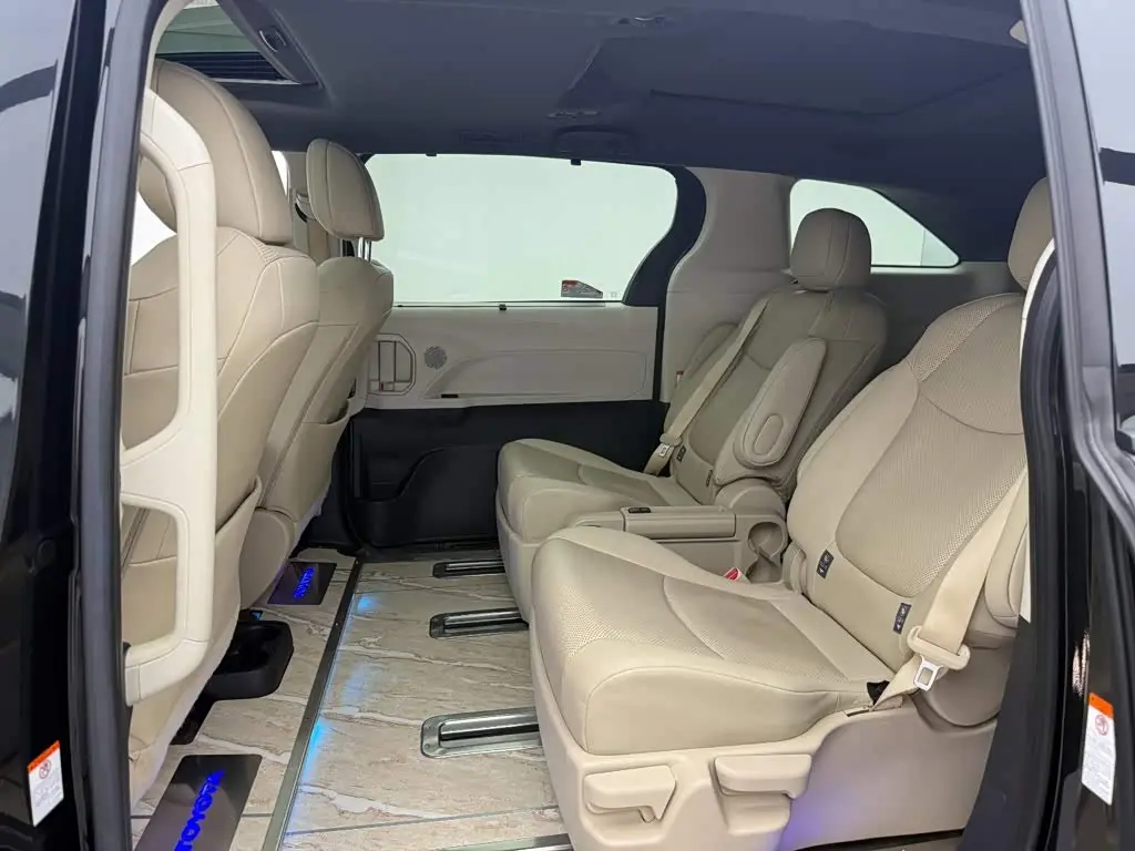Toyota Granvia 2023 — Photo 7/15