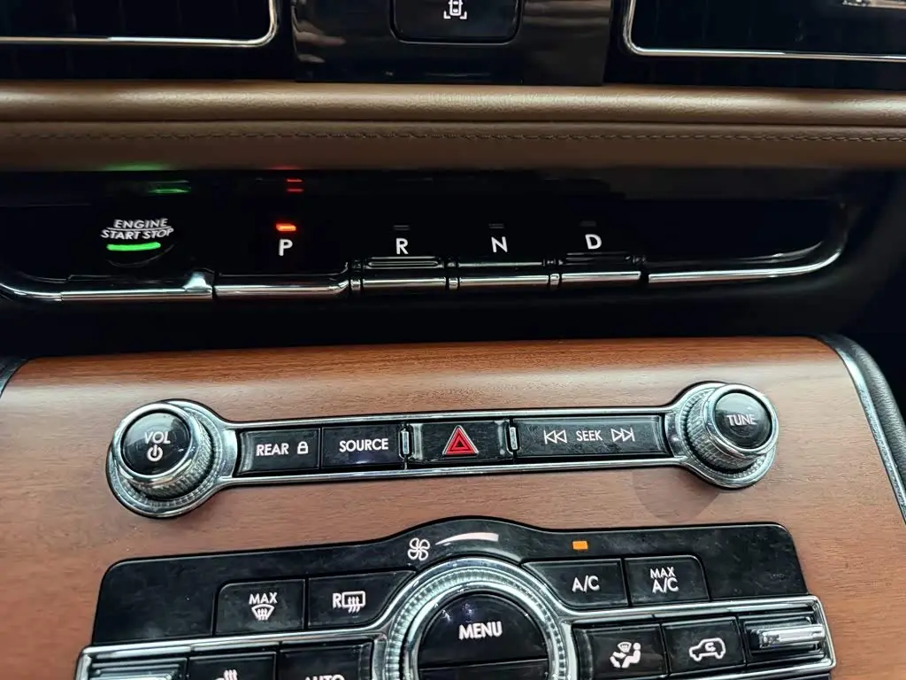 Lincoln Aviator 2021 — Şəkil 20/20