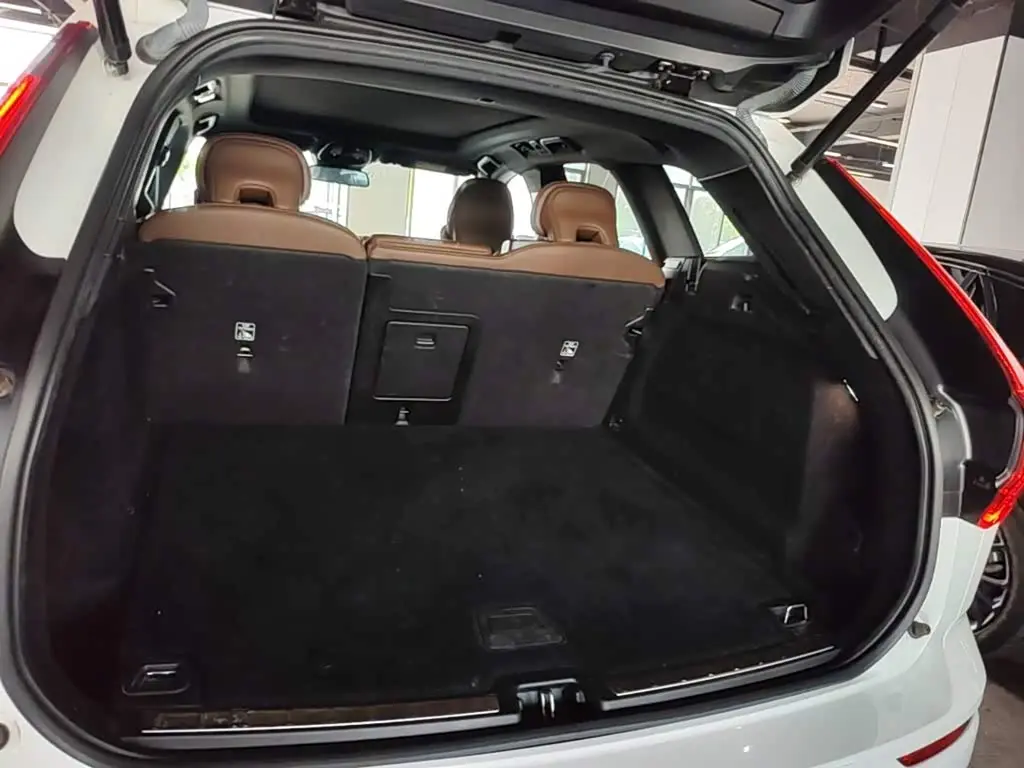 Volvo XC60 2022 — Фото 15/20