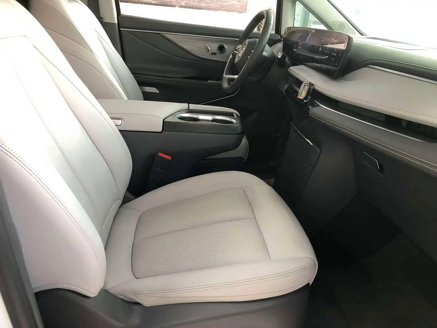 Buick GL8 2025 — Photo 18/20