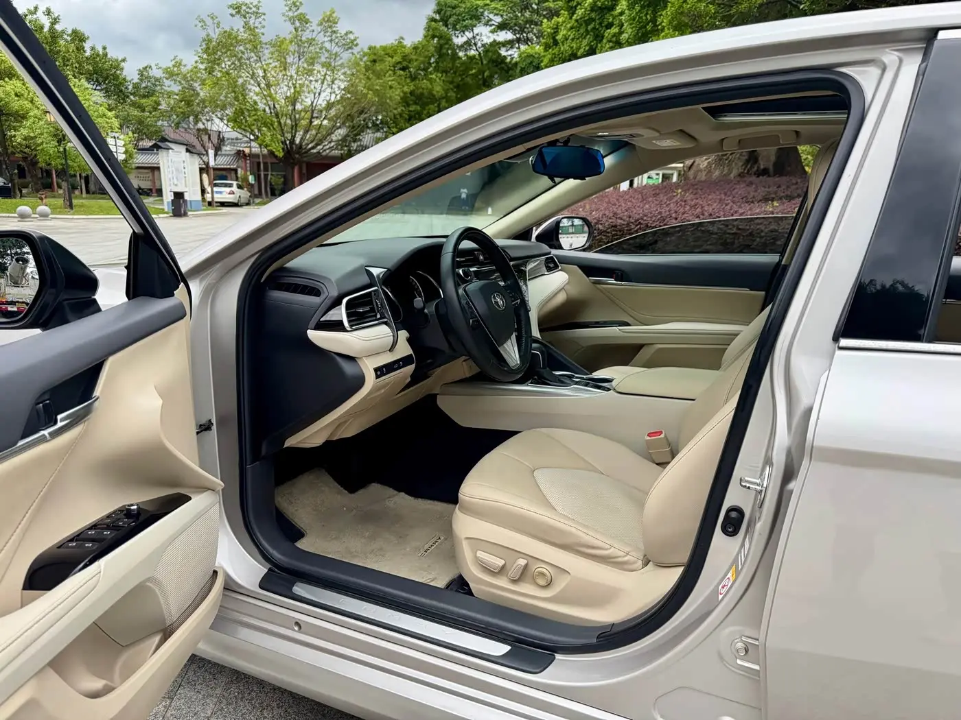 Toyota Camry 2019 — ფოტო 9/20