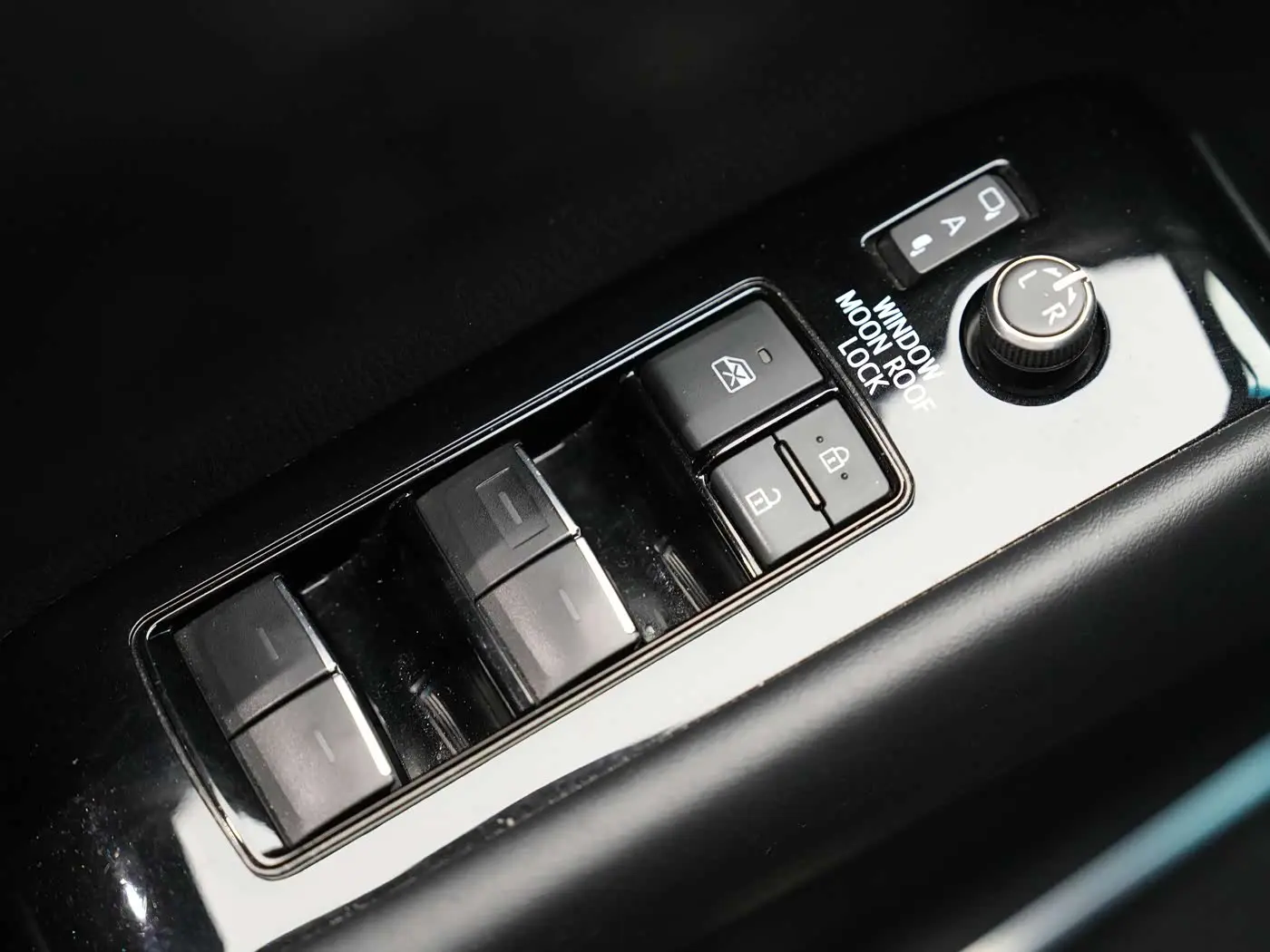 Toyota Alphard 2022 — Photo 10/20