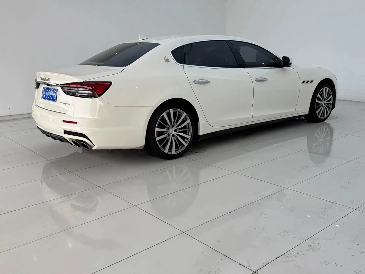 Maserati Quattroporte 2018 — Фото 9/11