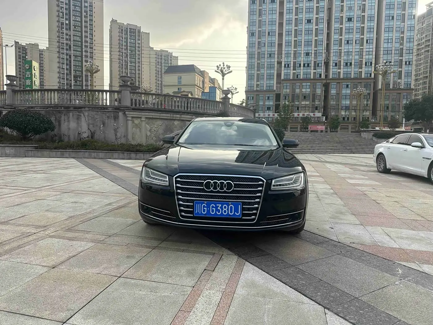 Audi A8 2012 — Şəkil 2/10