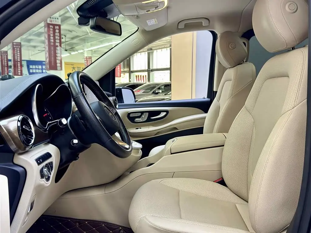 Mercedes-Benz V-Class 2021 — Photo 6/17