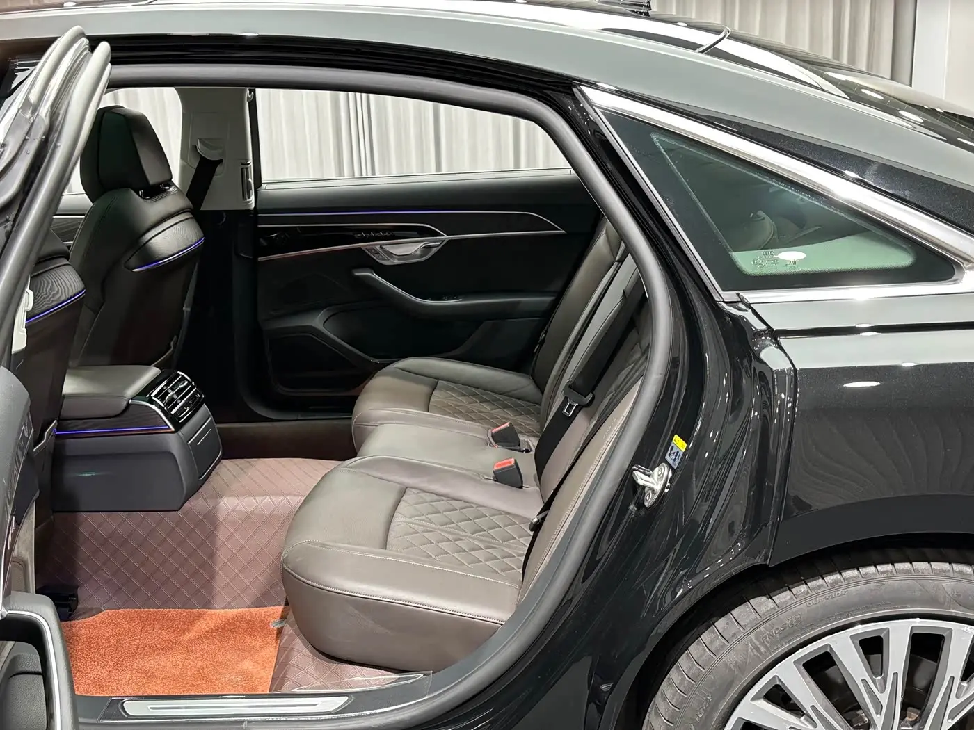 Audi A8 2022 — Photo 16/20