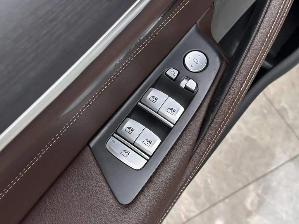 BMW 5 Series 2022 — Photo 15/19