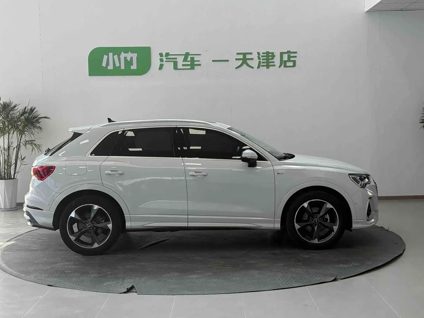 Audi Q3 2022 — Фото 3/20